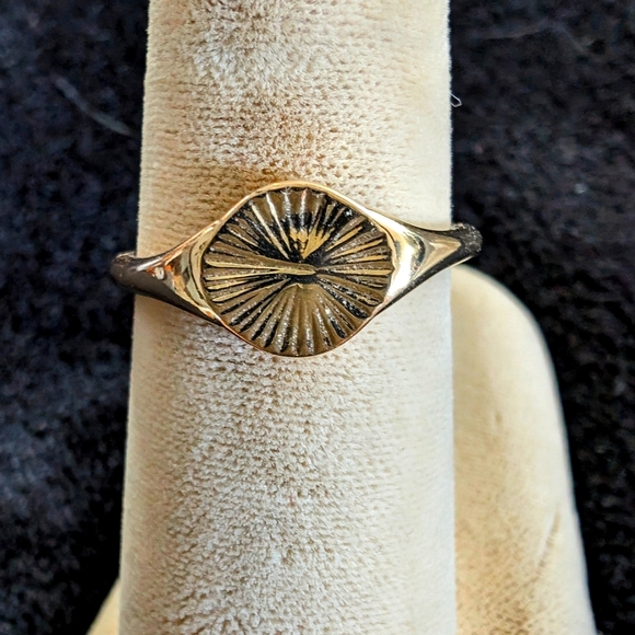 Simple Gold Ring.   Size 10 - Picture 2 of 4
